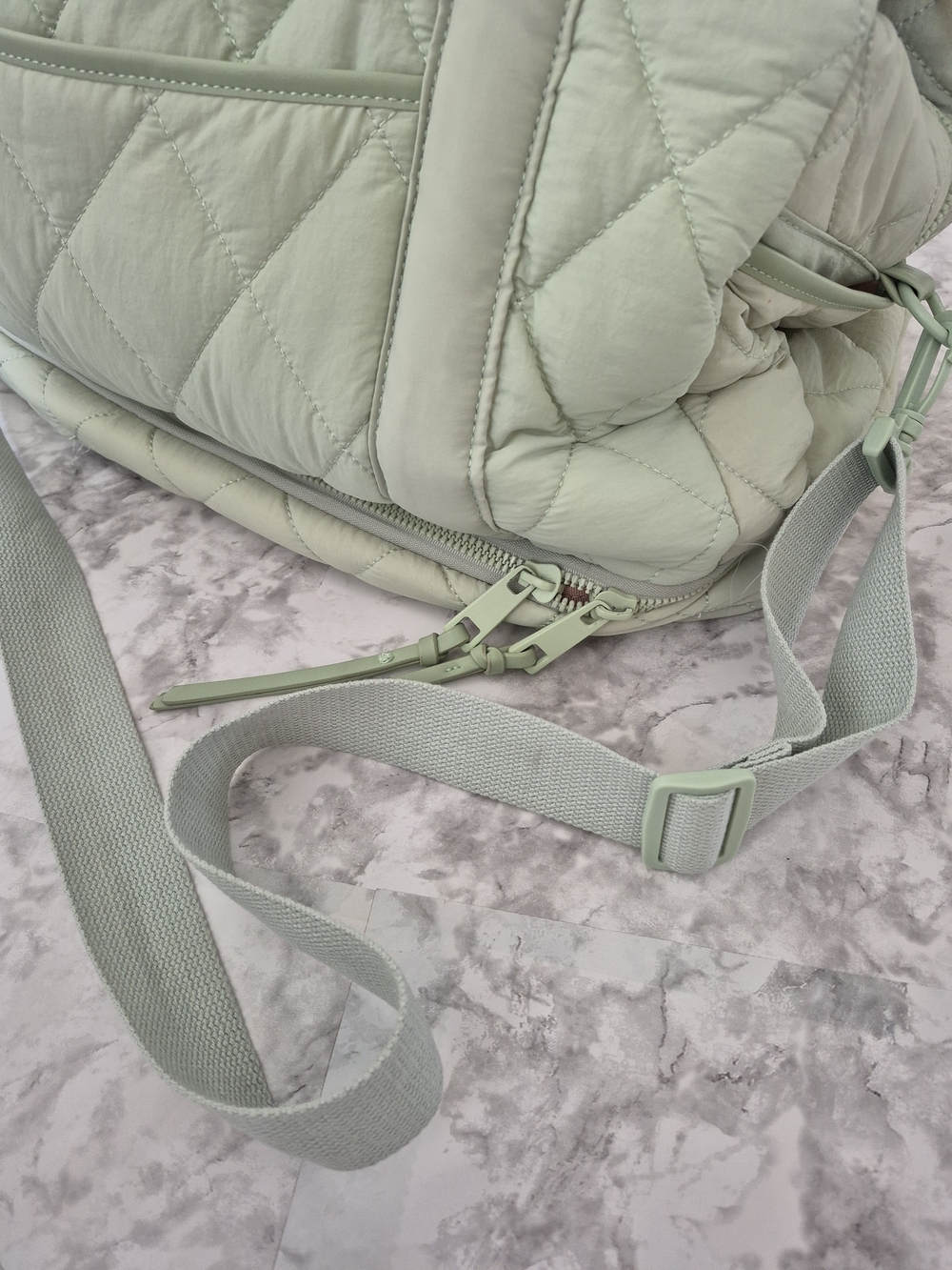 Poppy & Peonies Quilted Voyager bag in Mint Color - Picture 6 of 10